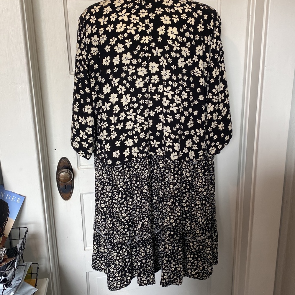 Maurice black and white floral kimono topper size 1X - Picture 2 of 6